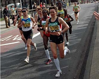 London Marathon 2008 - Irina Mikitenko leading Mile 11