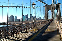 Kunst des Drahtseilaktes: Brooklyn Bridge