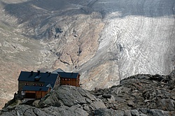 Am Eis: Ramol Hütte (3005m)