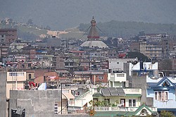 Über den Dächern: Blick auf den Stupa von Bodnath